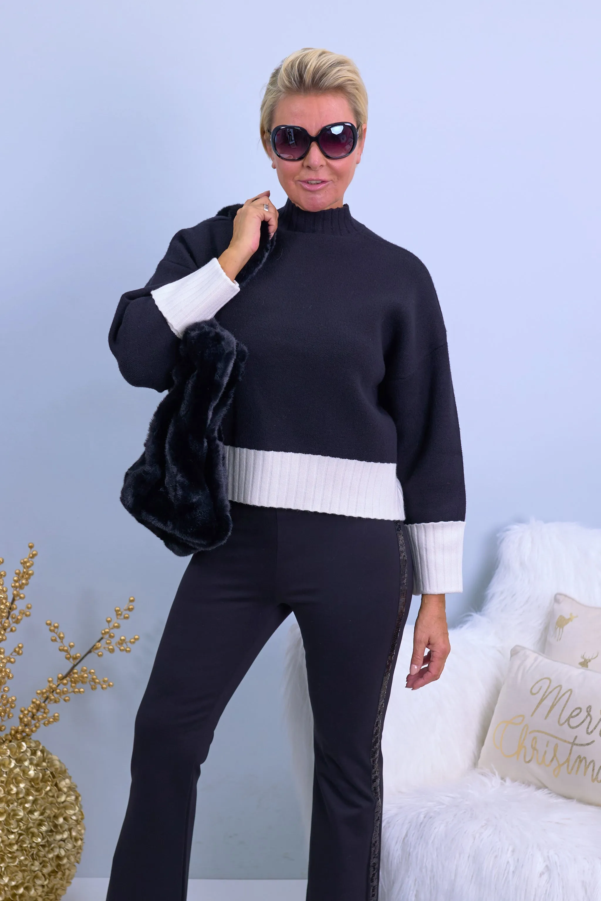 kurzer Pulli mit Turtleneck, schwarz-ecru