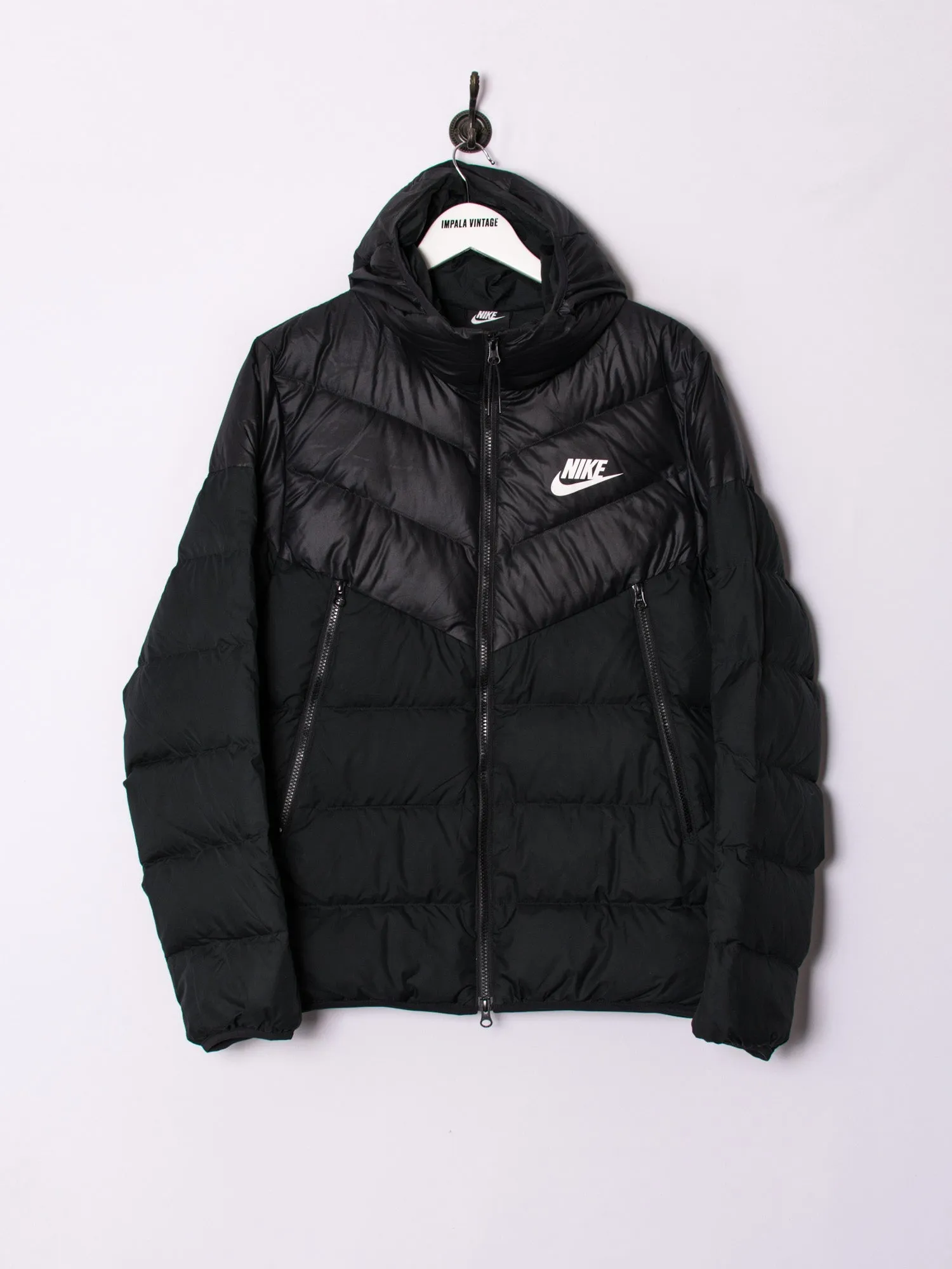 Certainly! To create an optimized title for an e-commerce product like a Nike Puffer Jacket, we should include descriptive modifiers that highlight its features and appeal to potential buyers. Heres a suggestion:

Nike Mens Lightweight Insulated Puffer Jacket - Water-Resistant, Windproof Winter Coat