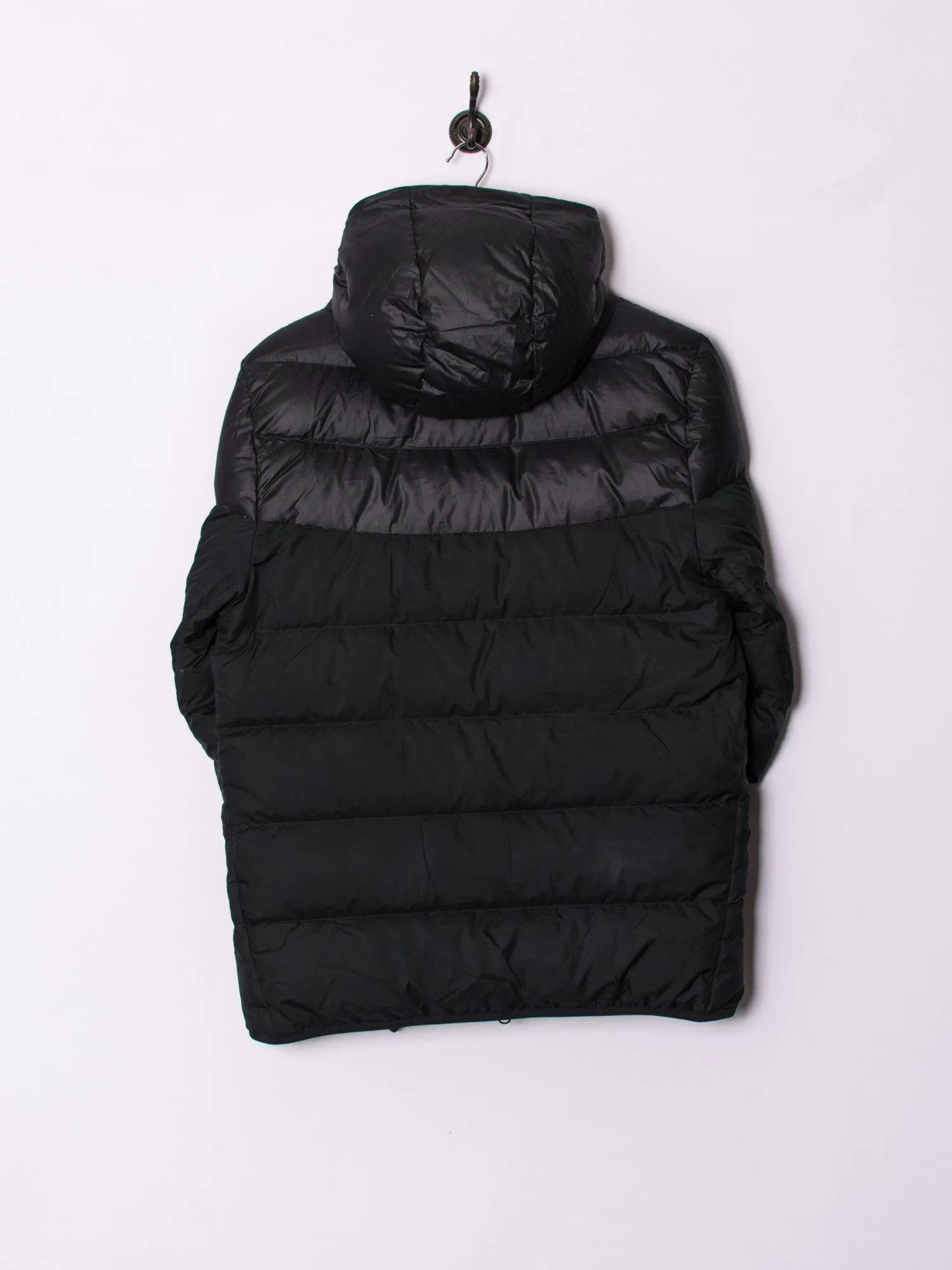 Certainly! To create an optimized title for an e-commerce product like a Nike Puffer Jacket, we should include descriptive modifiers that highlight its features and appeal to potential buyers. Heres a suggestion:

Nike Mens Lightweight Insulated Puffer Jacket - Water-Resistant, Windproof Winter Coat