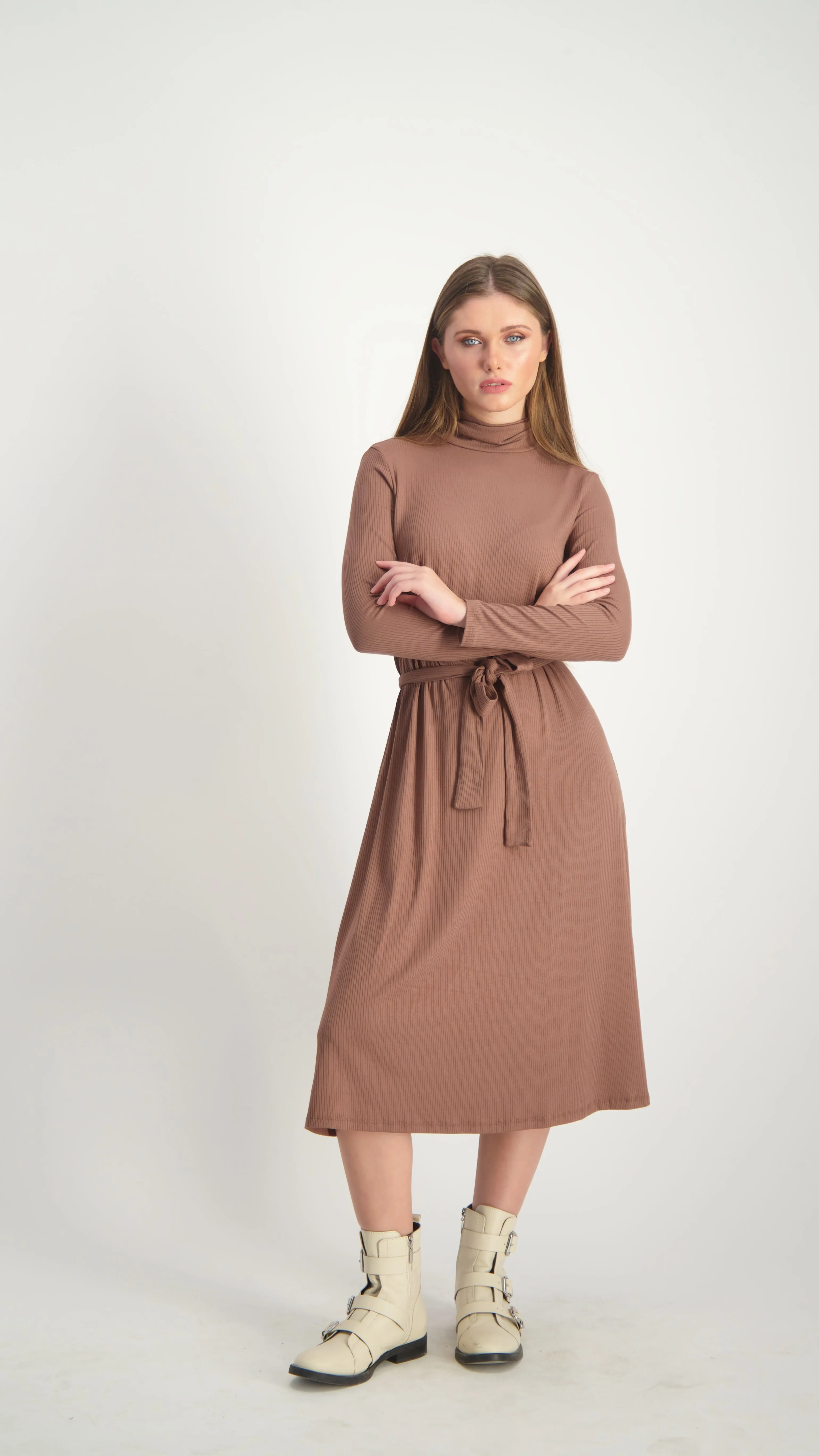 Ribbed Turtleneck Dress With Belt / Brown