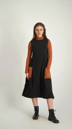 Turtleneck Pocket Dress / Black & Brick