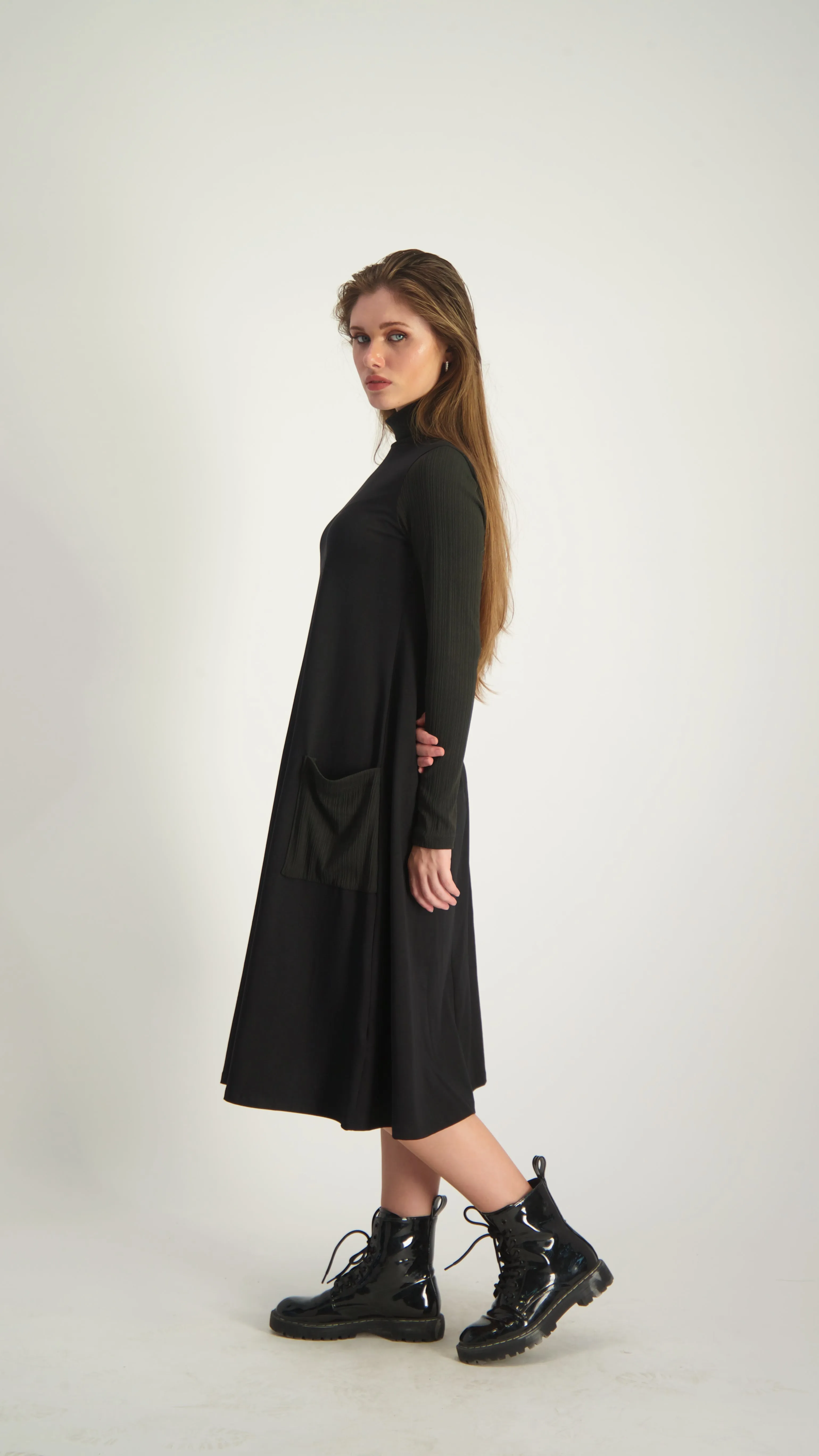 Turtleneck Pocket Dress / Black