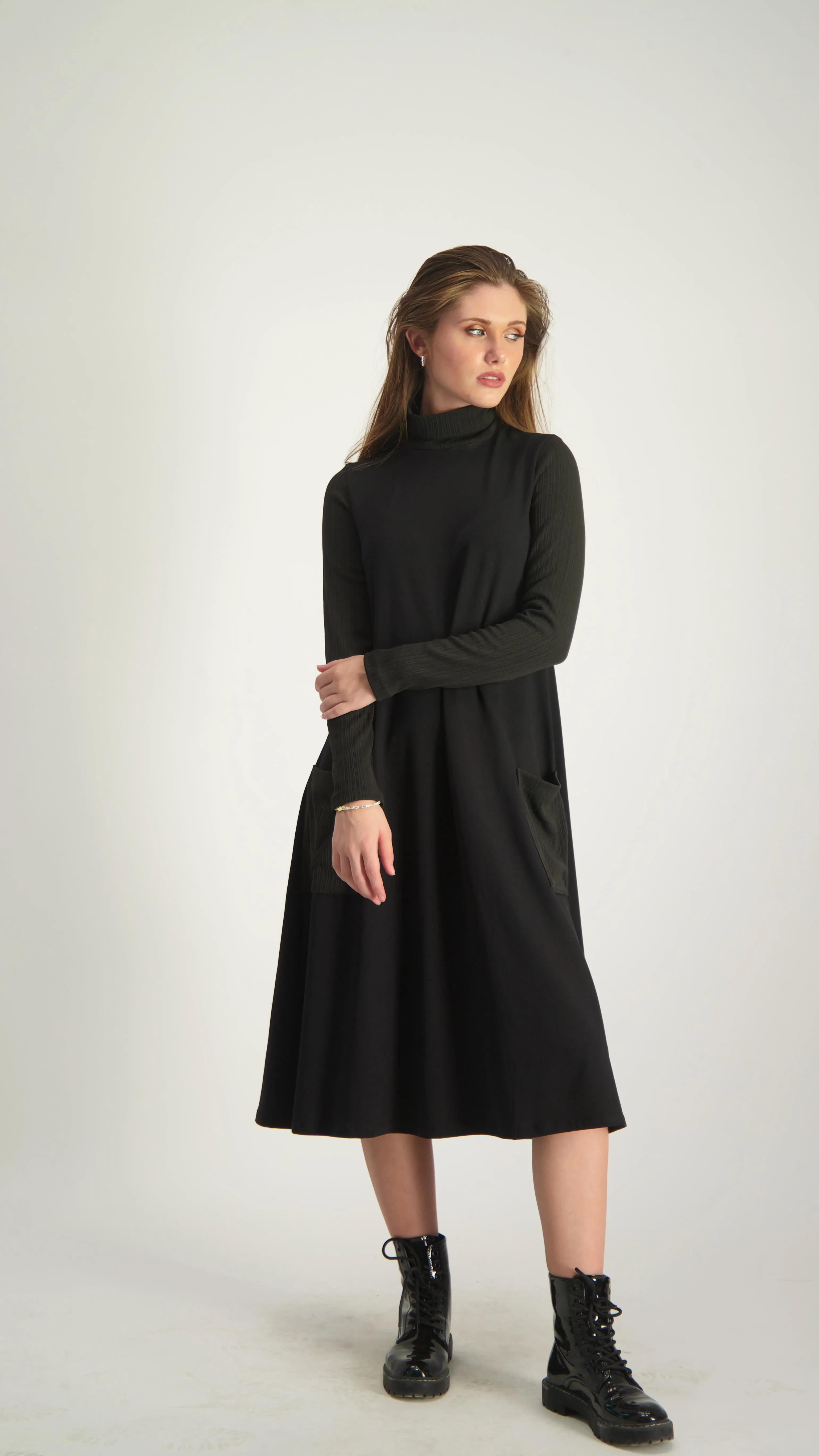 Turtleneck Pocket Dress / Black