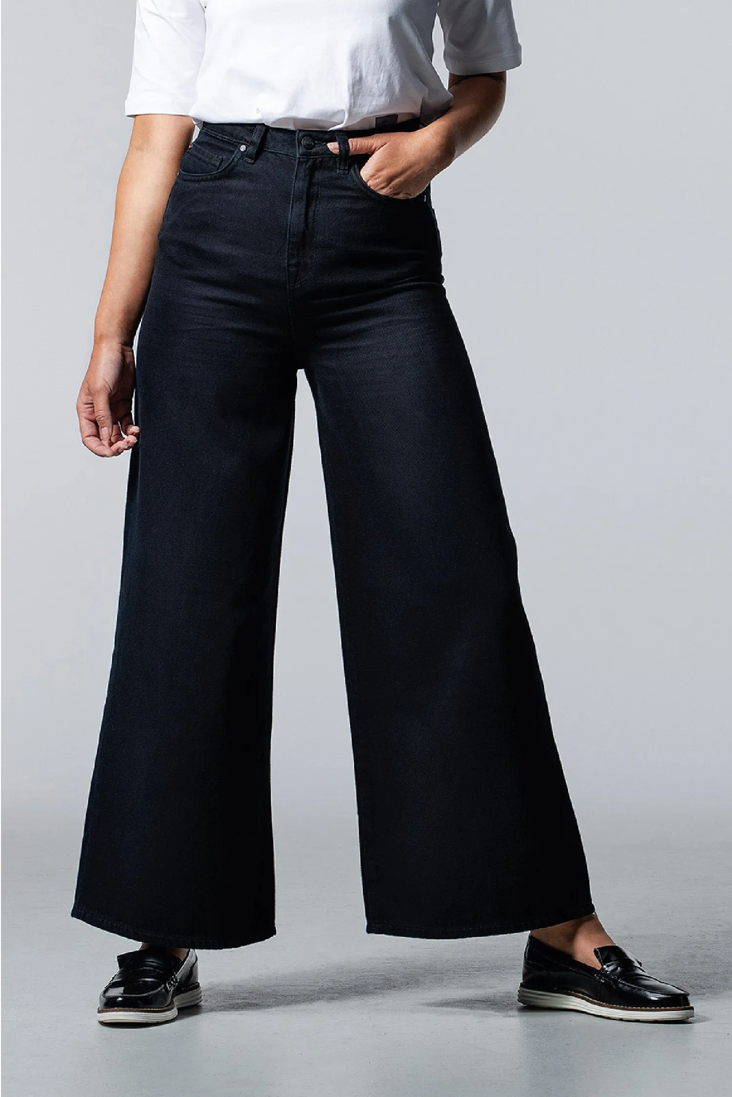 Wide Cropped Jeans BARLERIA Black Overdyed